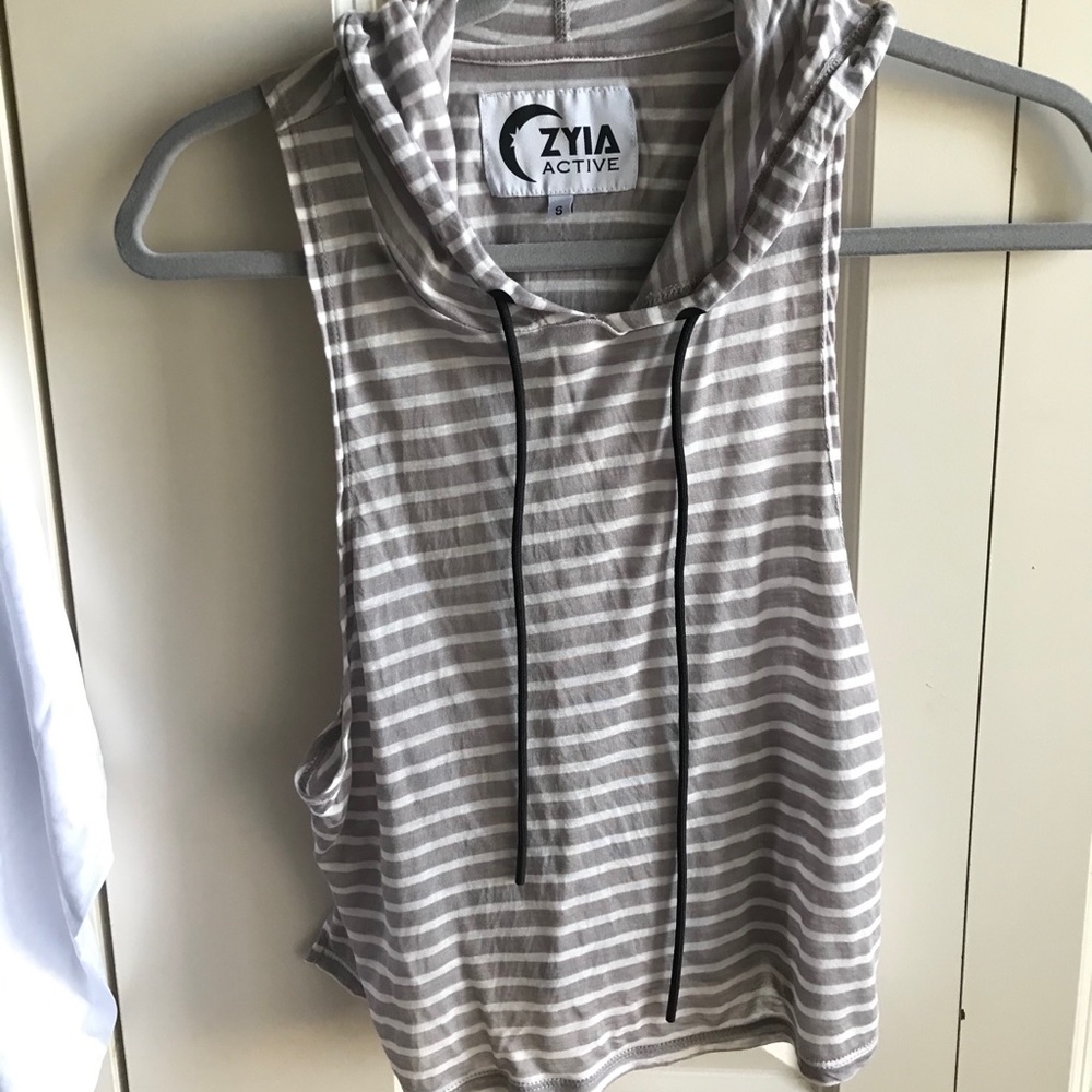 ZYIA cropped hooded tank